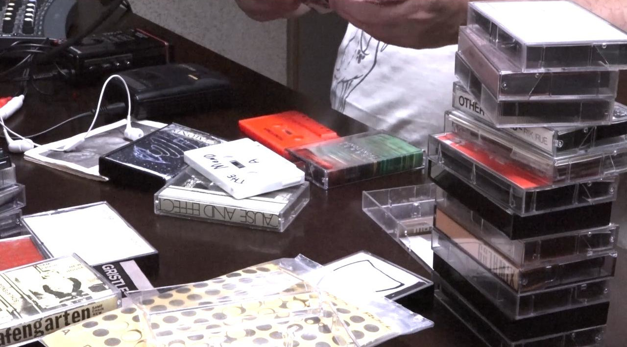 Video: Fadimat105 Tapeshow #1 at Radio Fro